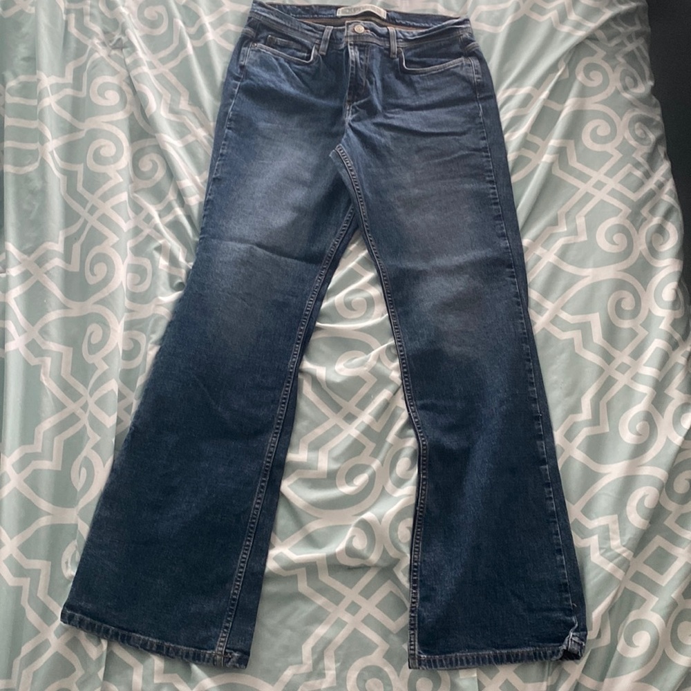 Express Jeans 11/12 R (precision fit low stretch slung flare)